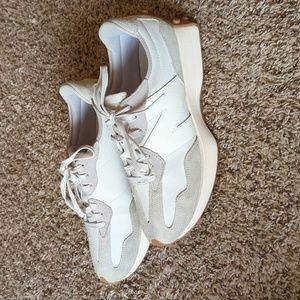 New Balance 327 sneakers